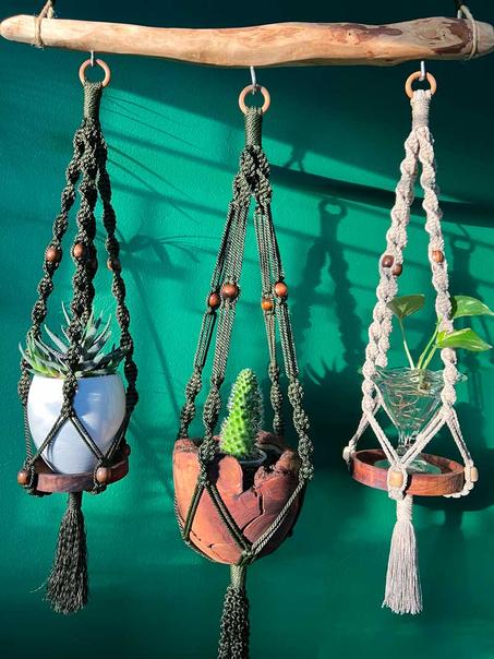 Support en bois et 3 Macrame