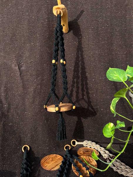 Noir🖤 macrame  avec plaque en bois et support gratuit