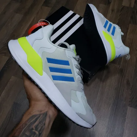 حذاء رياضي Adidas