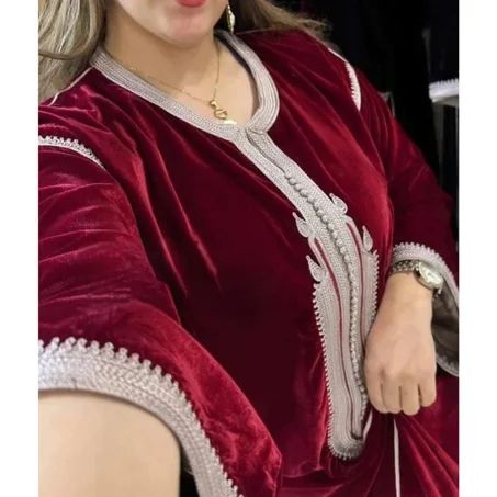 قفطان مخزاني موبـرّة تاج