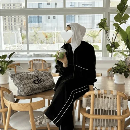 طقم رياضي نسائي من قطعتين 🖤