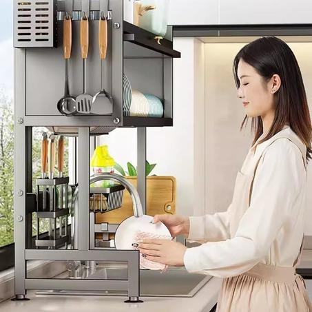 رفّ تجفيف الأطباق داخل خزانة المطبخ