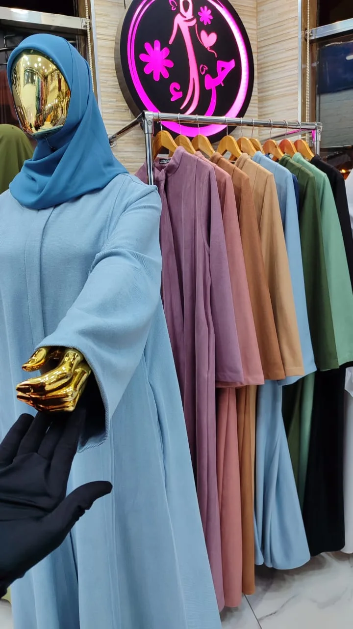 عباءة سعيدة