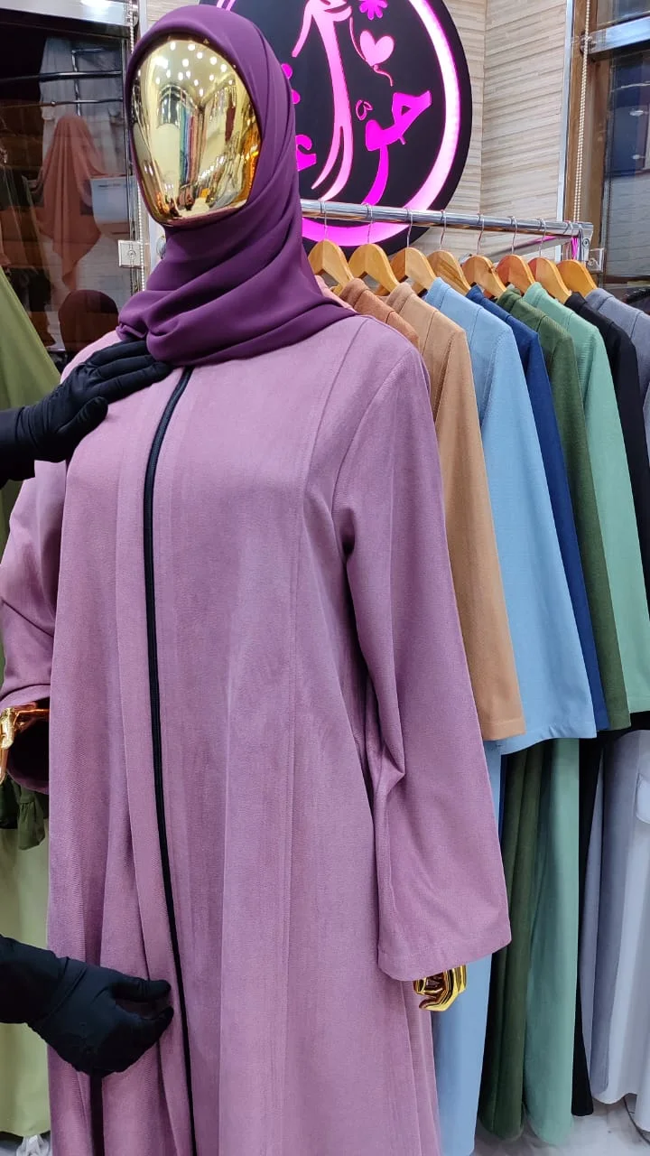 عباءة سعيدة