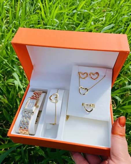 طقم القلب و الساعة