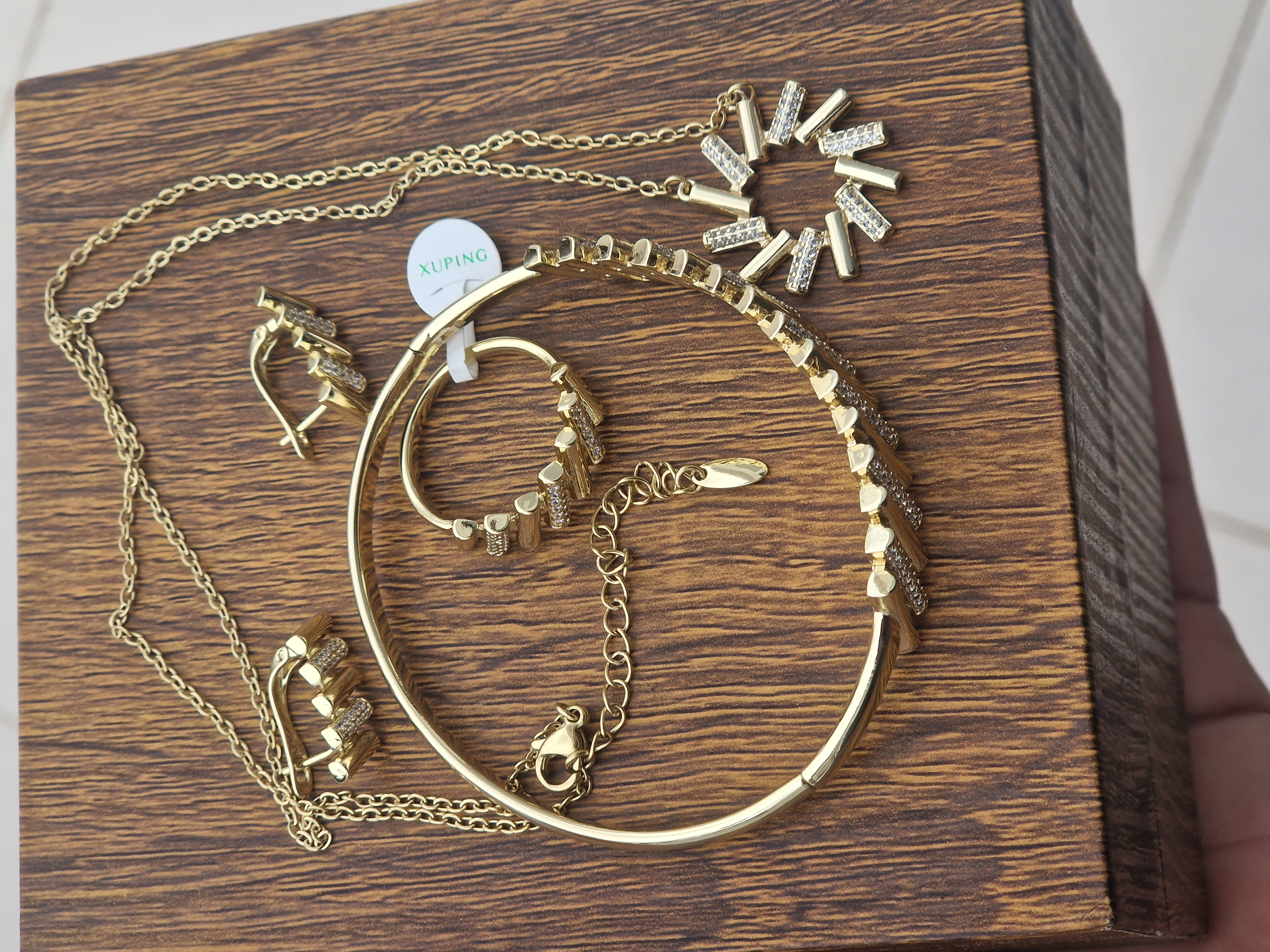 انصومبل Royal Spark Set  + ساعة فاخرة