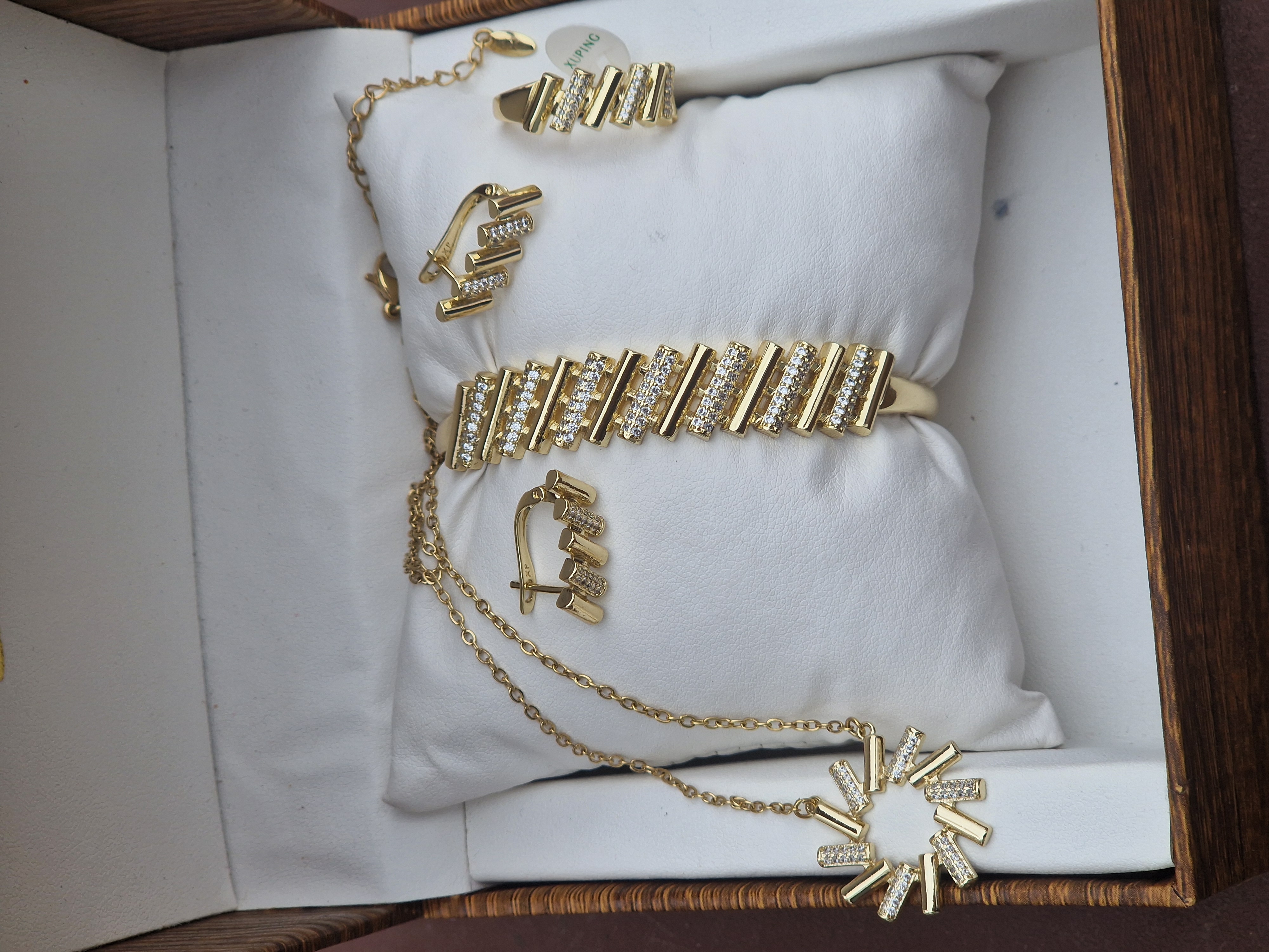 انصومبل Royal Spark Set  + ساعة فاخرة