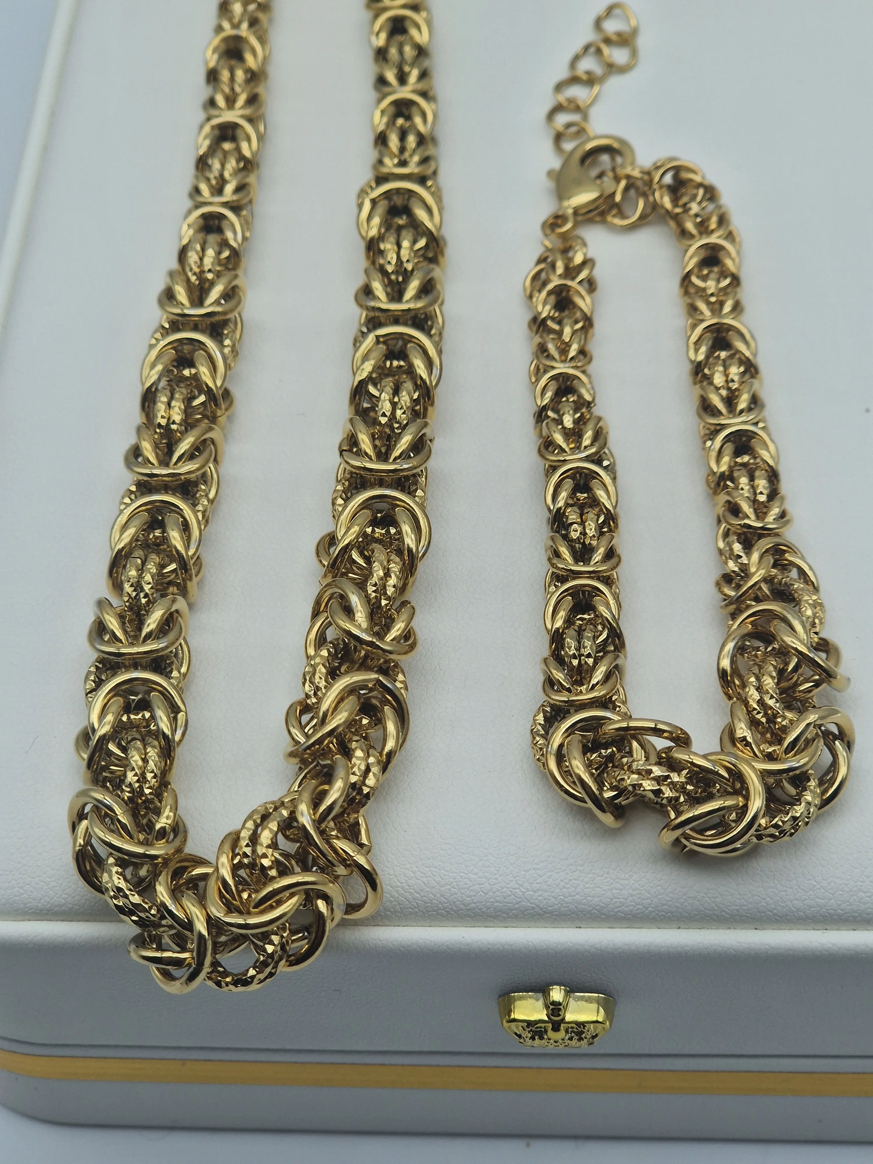 الطقم الملكي