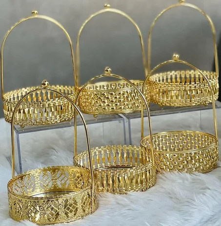 بلاطو باليد على شكل سليلا فاللون الذهبي