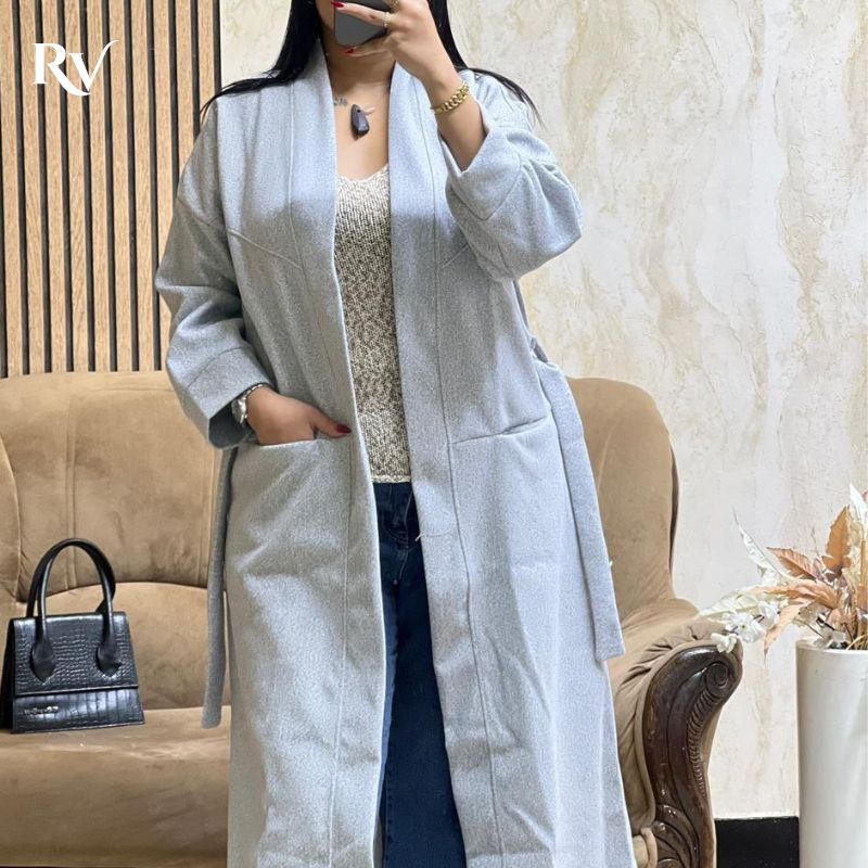 امنحي شتاءك أناقة دافئة مع معطف يكمّل جمال إطلالتك بسهولة.