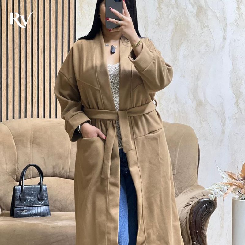 امنحي شتاءك أناقة دافئة مع معطف يكمّل جمال إطلالتك بسهولة.