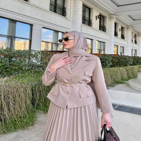 tailleur  avec une jupe maxi