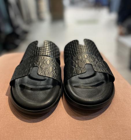 SANDALES EN CUIR NOIR