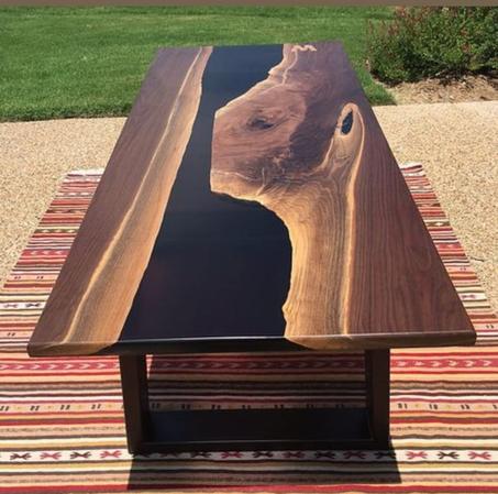 TABLE EN RÉSINE D'ÉPOXY