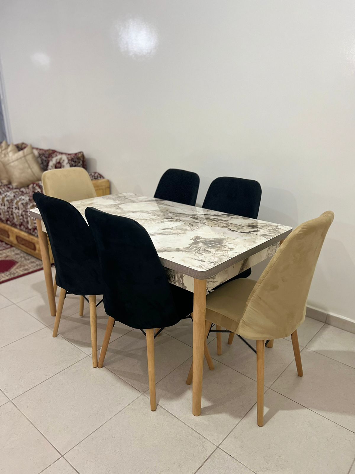 باك ملكي من طاولة مع  6 كراسي فخمة