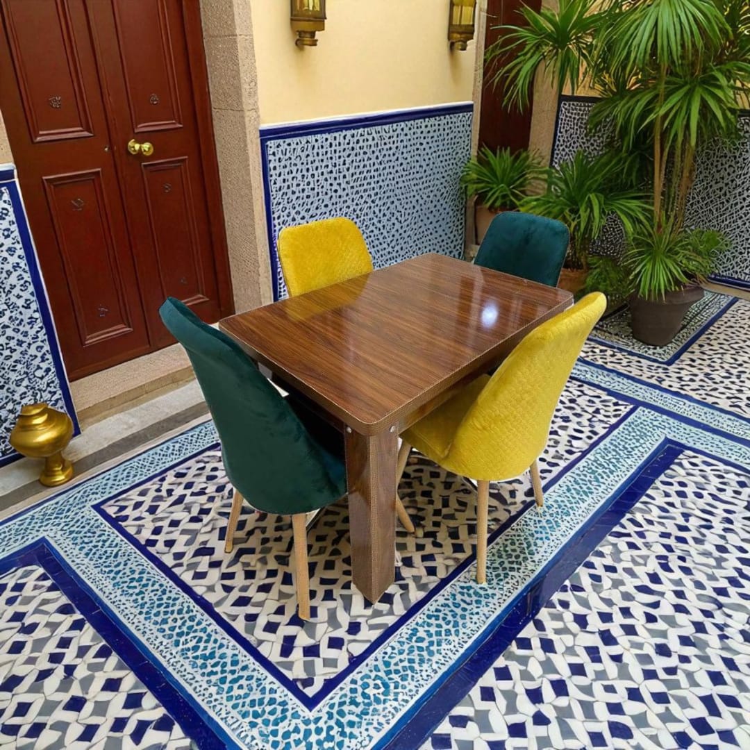 طاولة طعام فاخرة مع 4 كراسي