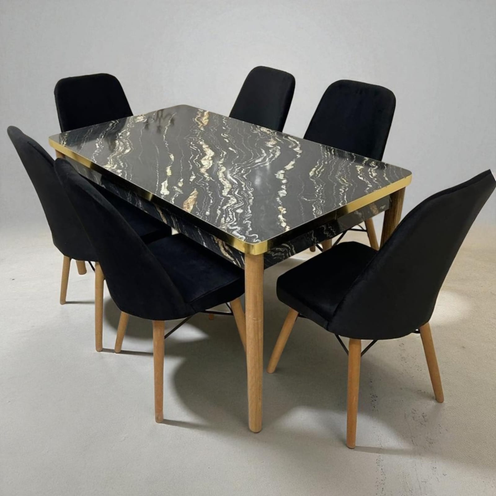 طاولة الجوهرة السوداء مع  6 كراسي