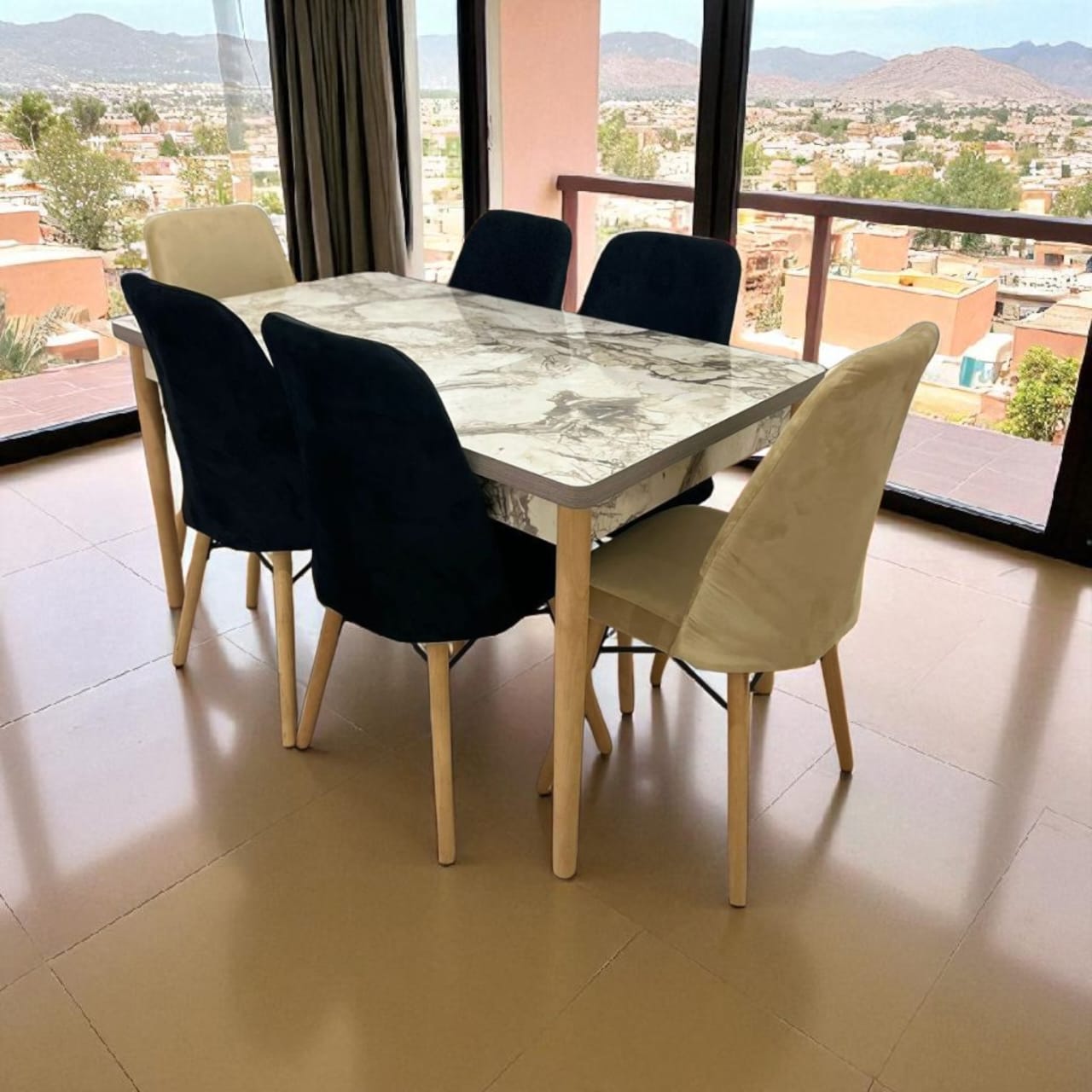 باك ملكي من طاولة مع  6 كراسي فخمة