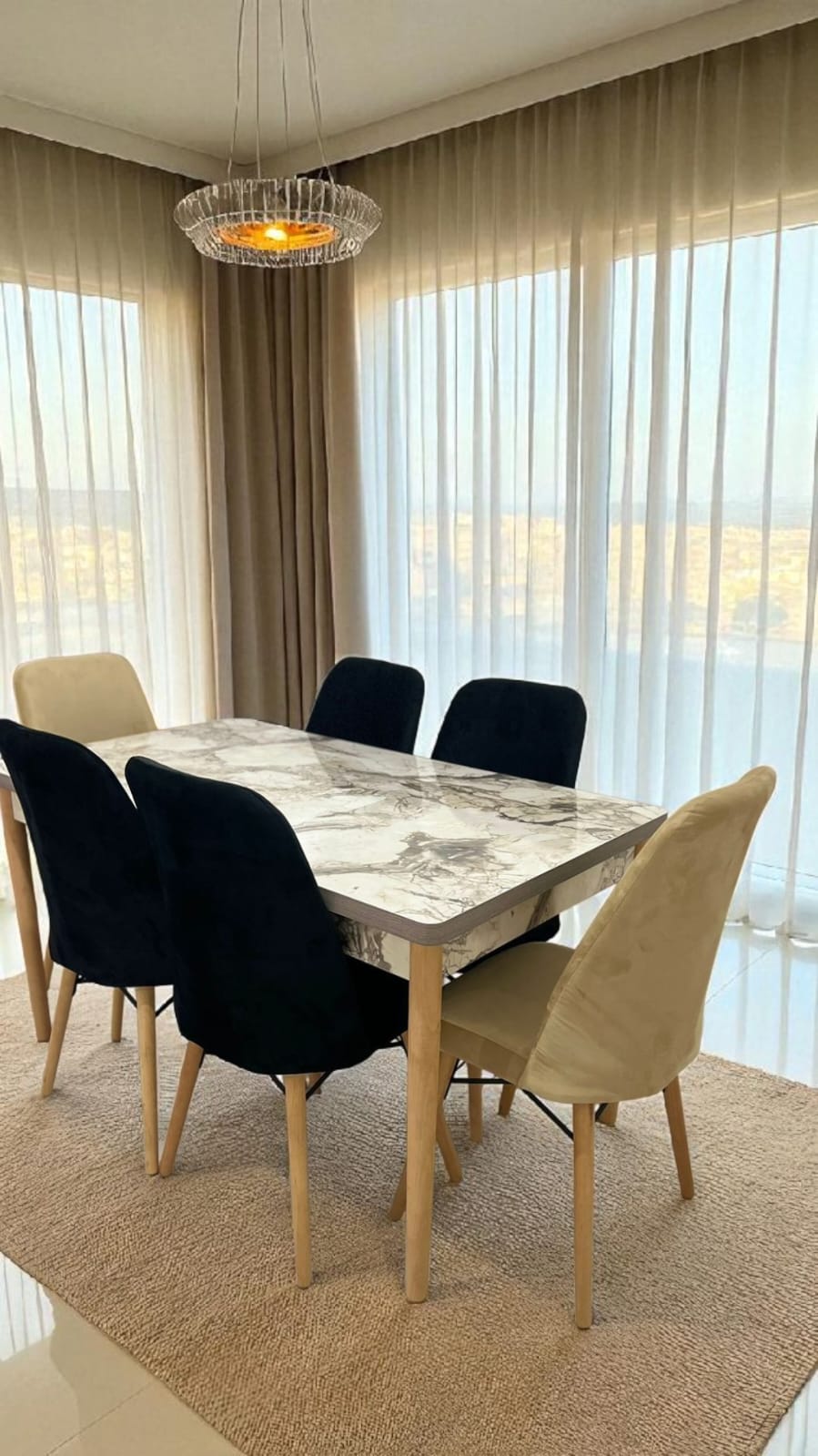 باك ملكي من طاولة مع  6 كراسي فخمة