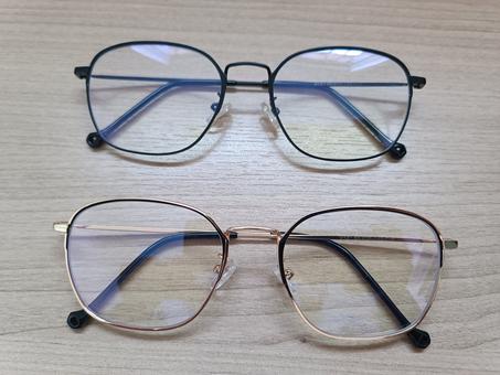 نظارات للوقاية من الأشعة الزرقاء  المضرة بالعين