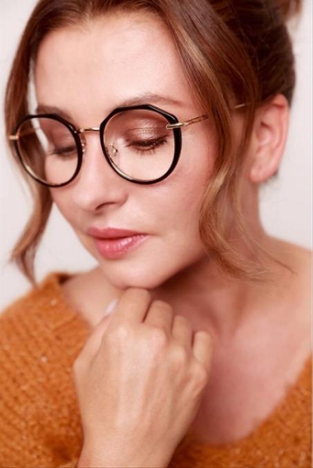 نظارات للوقاية من الأشعة الزرقاء  المضرة بالعين