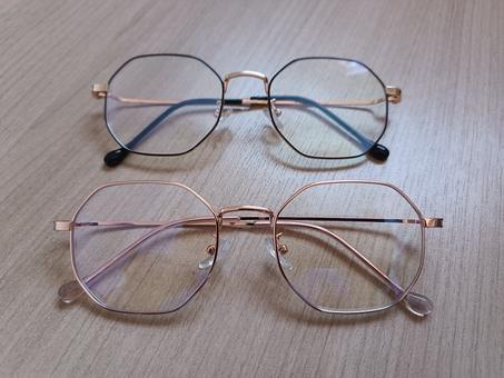 نظارات للوقاية من الأشعة الزرقاء  المضرة بالعين