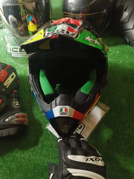 Casque AGV AX8
