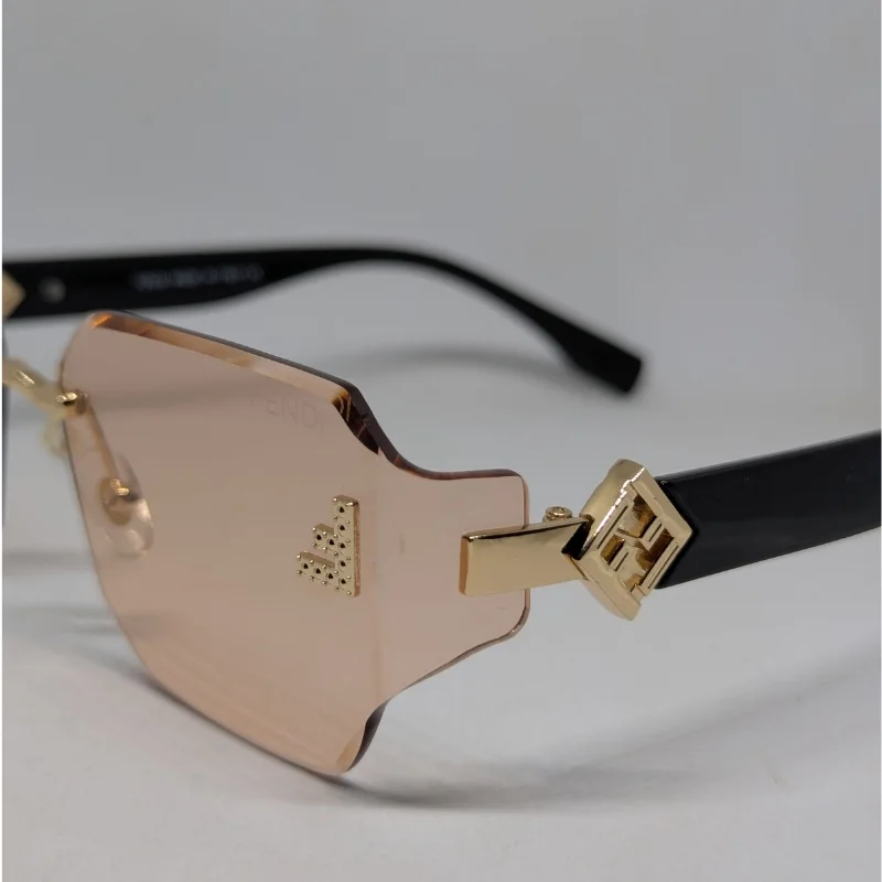 نظارات فندي (Fendi) بيضاوية بتصميم 