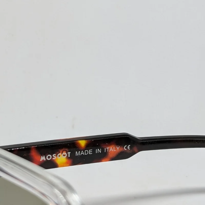 نظارات موسكوت (Moscot) بإطار شفاف وذراعي 