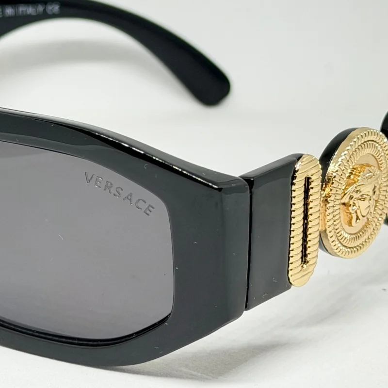 نظارات فرزاتشي (Versace) - إطلالة 
