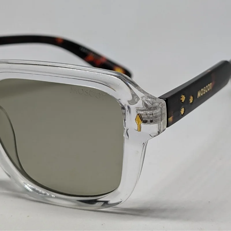 نظارات موسكوت (Moscot) بإطار شفاف وذراعي 