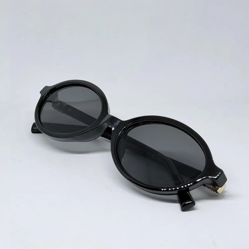 نظارات Miu Miu البيضاوية – لمسة كلاسيكية بأسلوب عصري