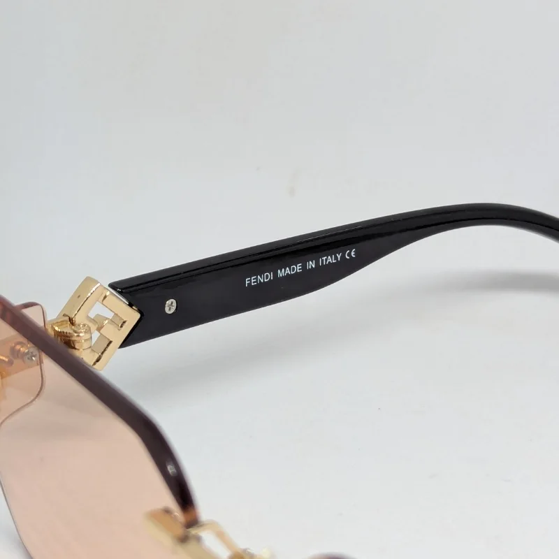 نظارات فندي (Fendi) بيضاوية بتصميم 