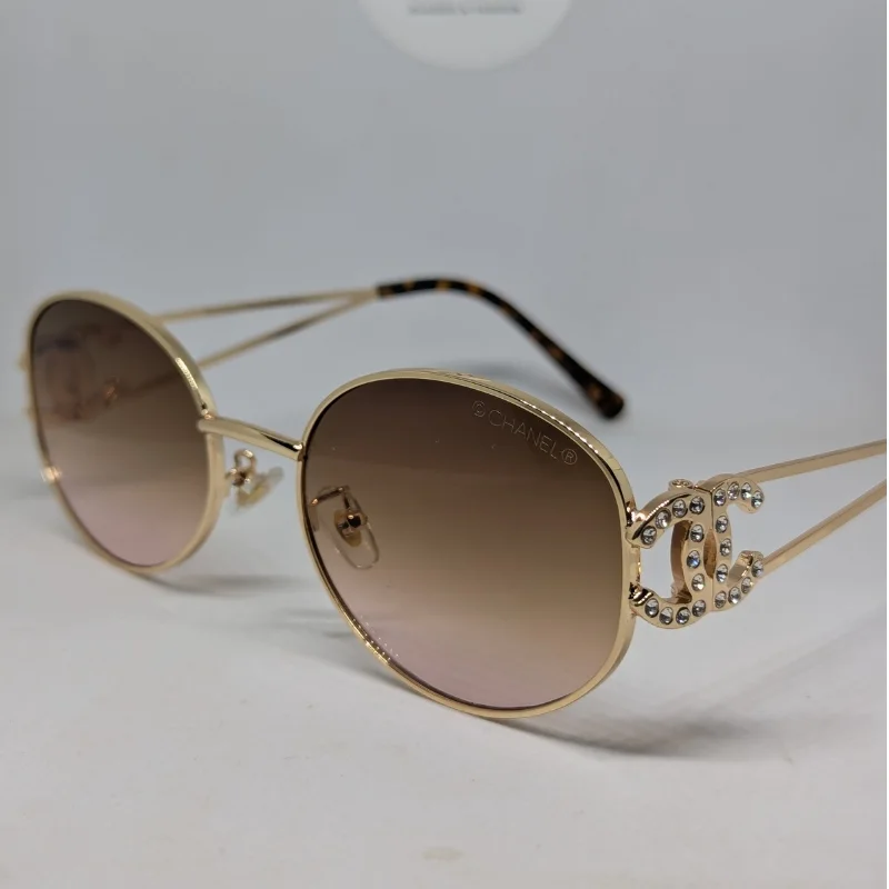 نظارات شانيل (Chanel) الحصرية - فخامة الخشب والأناقة الباريسية الراقية
