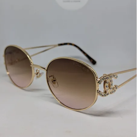 نظارات شانيل (Chanel) الحصرية - فخامة الخشب والأناقة الباريسية الراقية