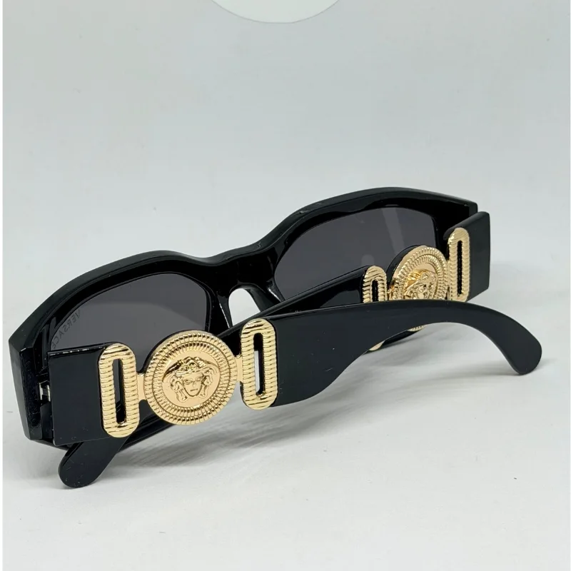 نظارات فرزاتشي (Versace) - إطلالة 
