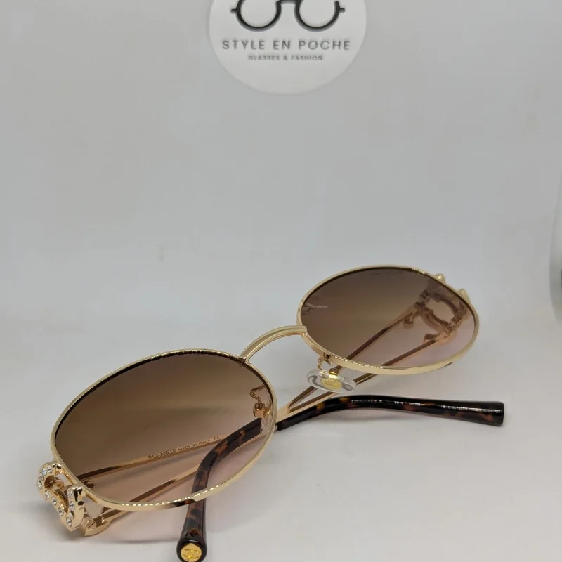 نظارات شانيل (Chanel) الحصرية - فخامة الخشب والأناقة الباريسية الراقية