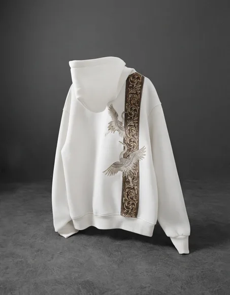 Hoodie Impérial – Motifs Baroques Dorés