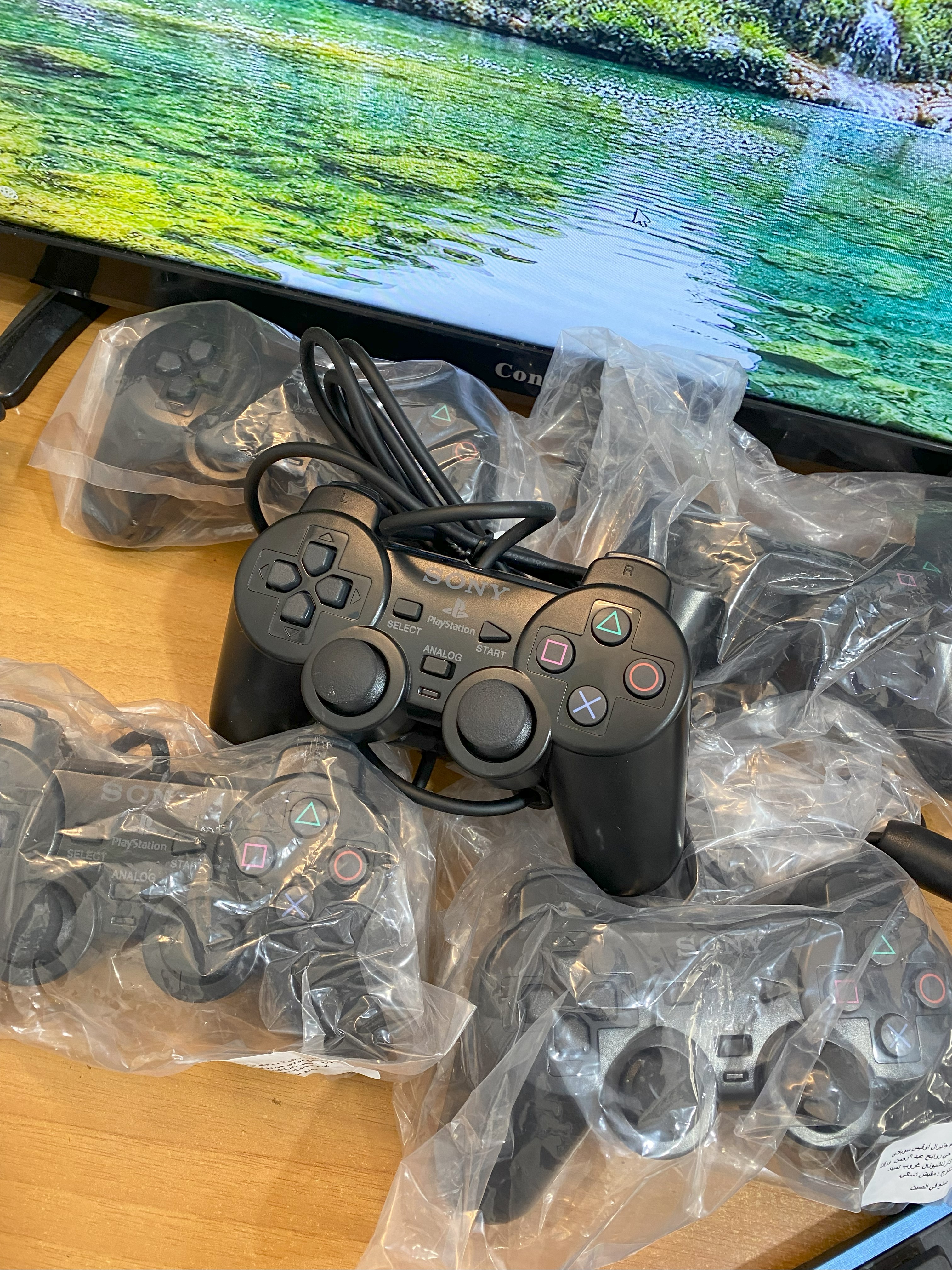 يد تحكم بلايستيشن 2 الاصدار الأول