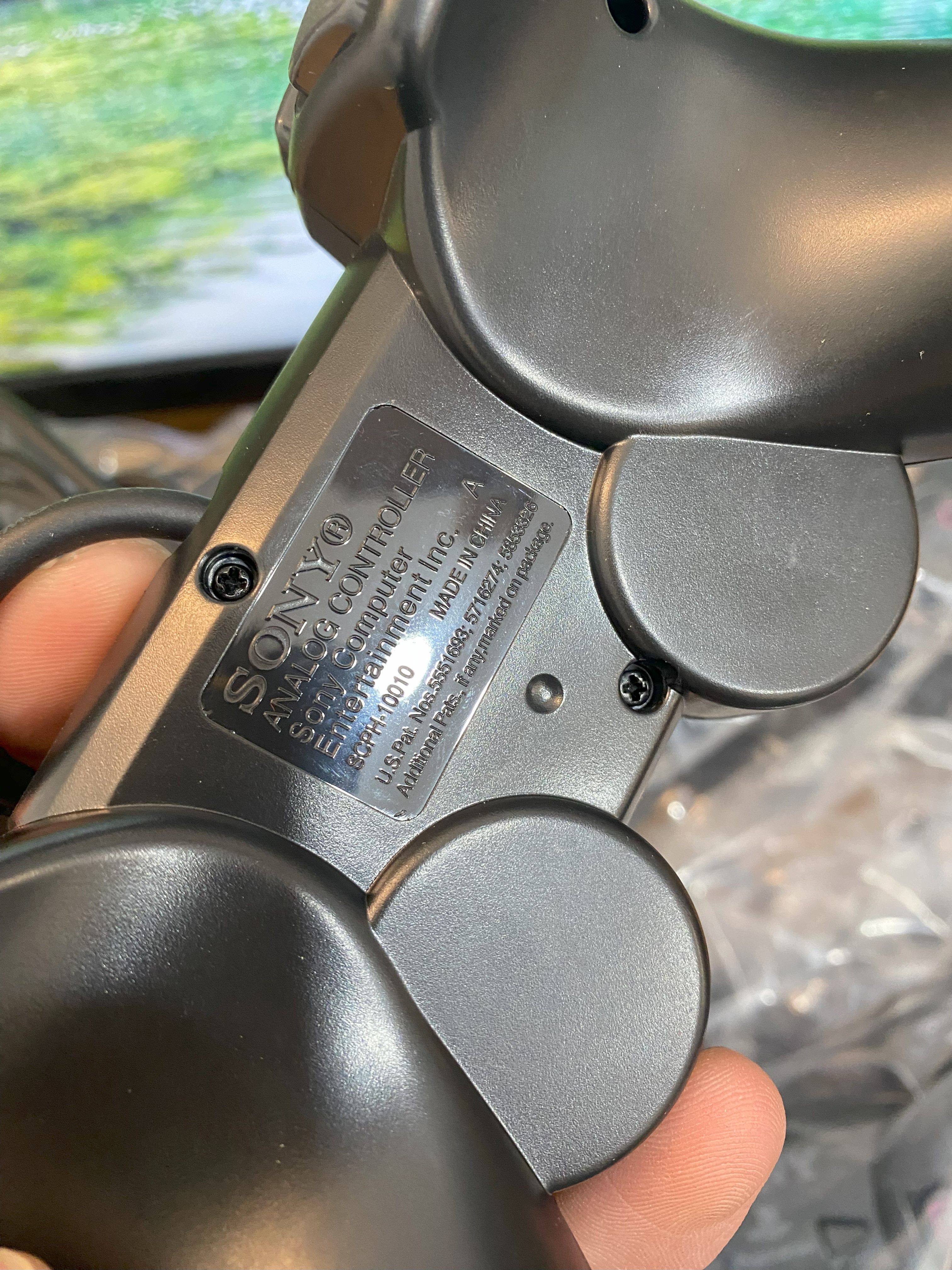 يد تحكم بلايستيشن 2 الاصدار الأول