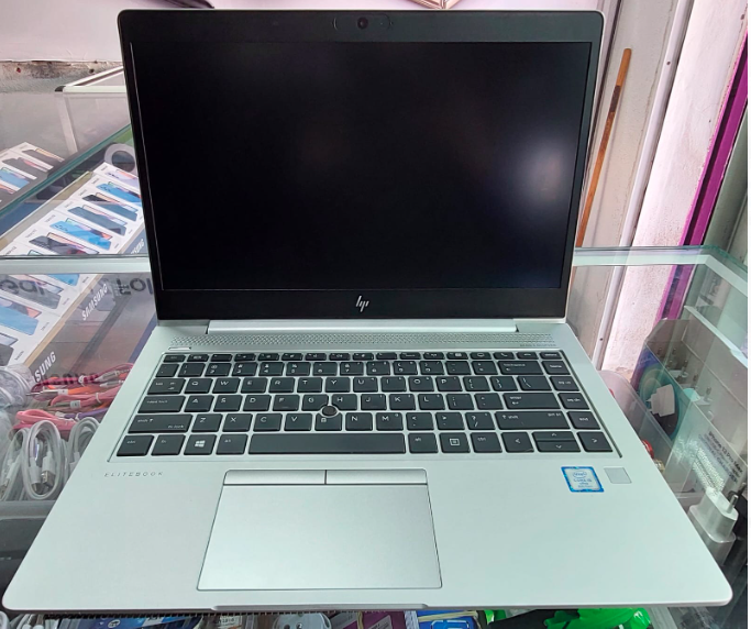 HP EliteBook 840 G5 i5 (8ème génération) I 8Go I 256Go SSD I 14″ [Remis à Neuf]