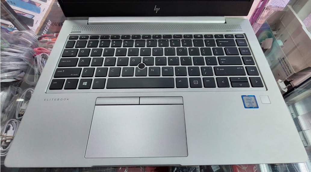 HP EliteBook 840 G5 i5 (8ème génération) I 8Go I 256Go SSD I 14″ [Remis à Neuf]