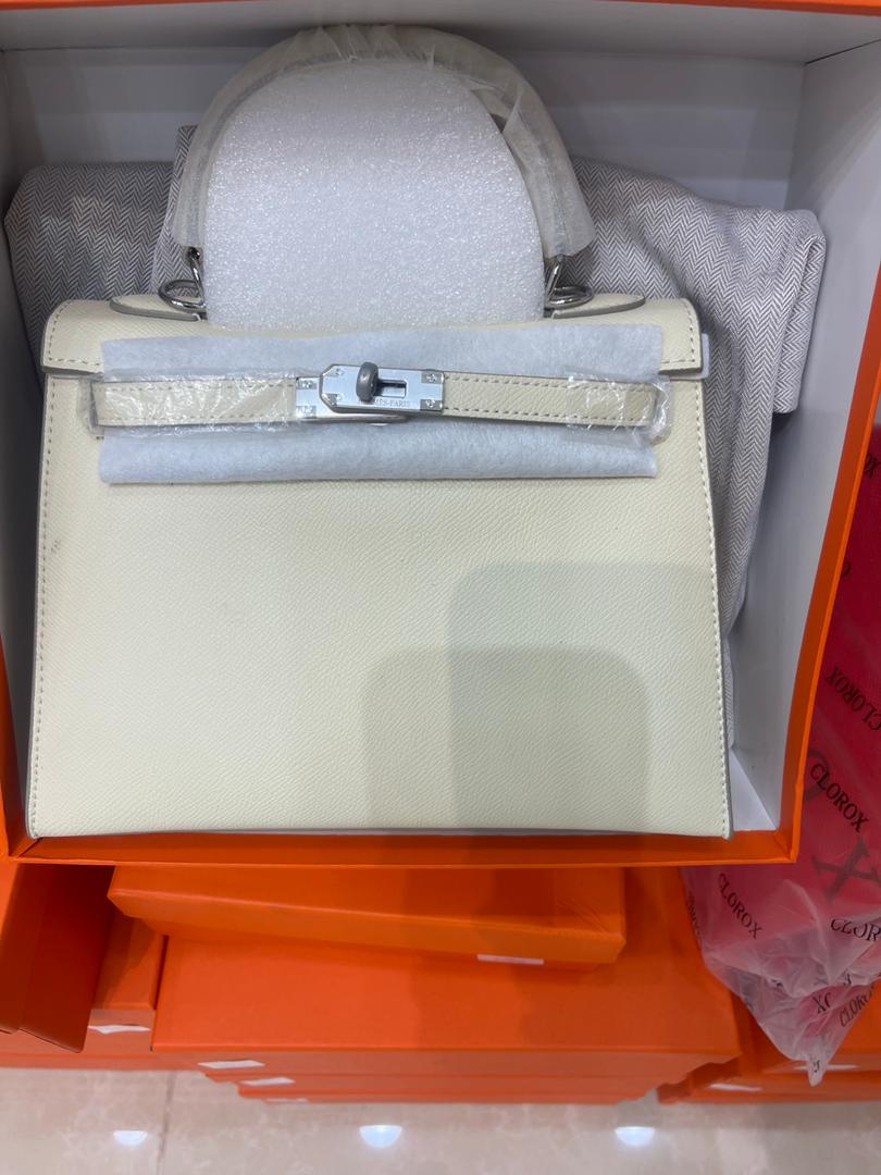 HERMES ( PARIS ) هيرمز  ( الحجم  الكبير )