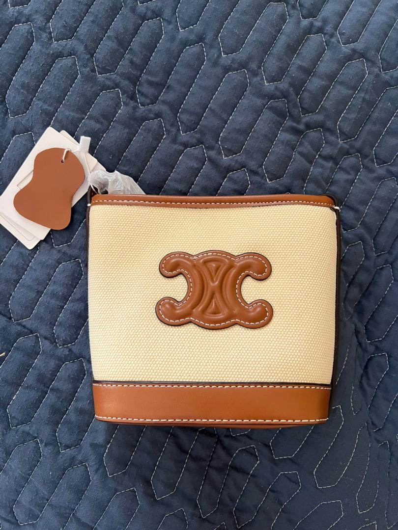 🤍 شنطة مايـلا – البساطة الفاخرة بأسلوب البوكت