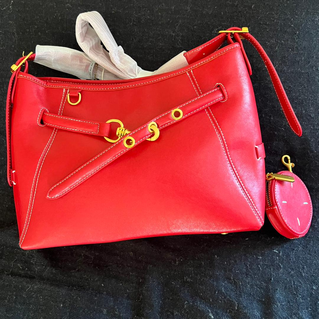 شنطة Rouge Élégance