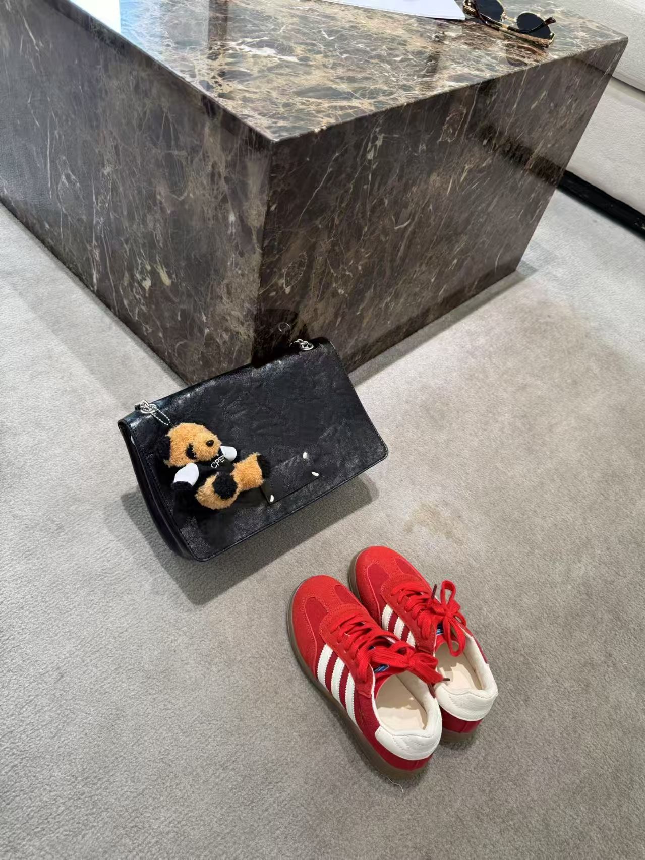 ❤️ شنطة رُبى – فخامة المعدن بلمسة لونية جريئة