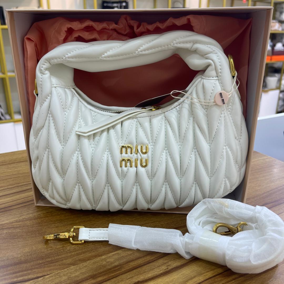 شنطة MIU MIU الكبيرة