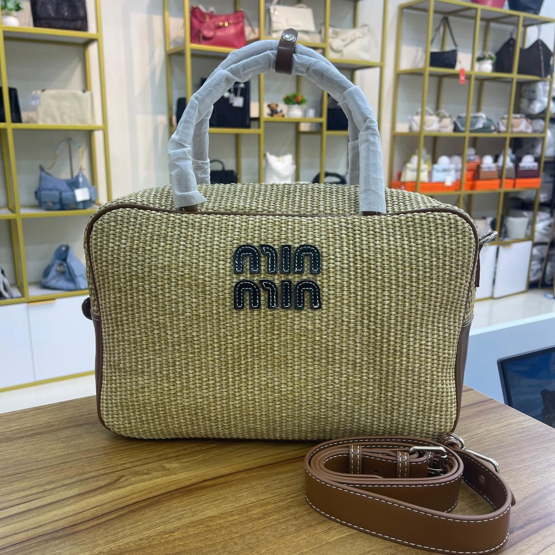 شنطة MIU MIU Raffia Chic – Large