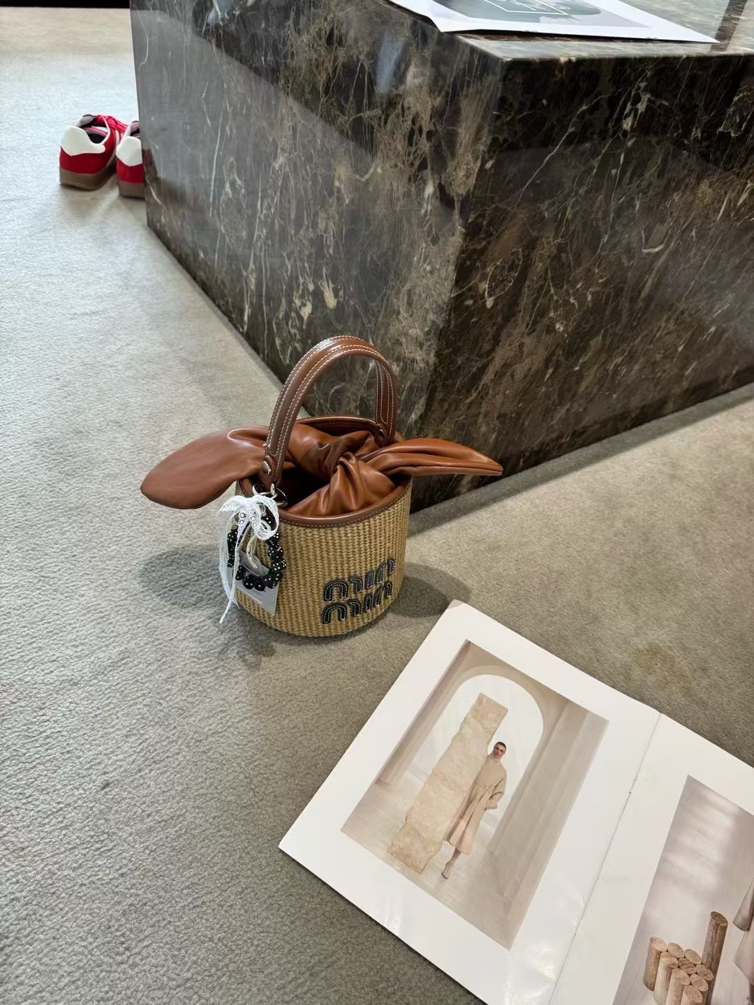 هاربر ستايل الدلو الراقية من miu miu