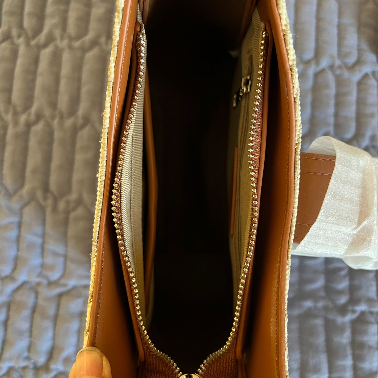 🤎 شنطة ليـورا – أناقة مريحة بتفاصيل عصرية